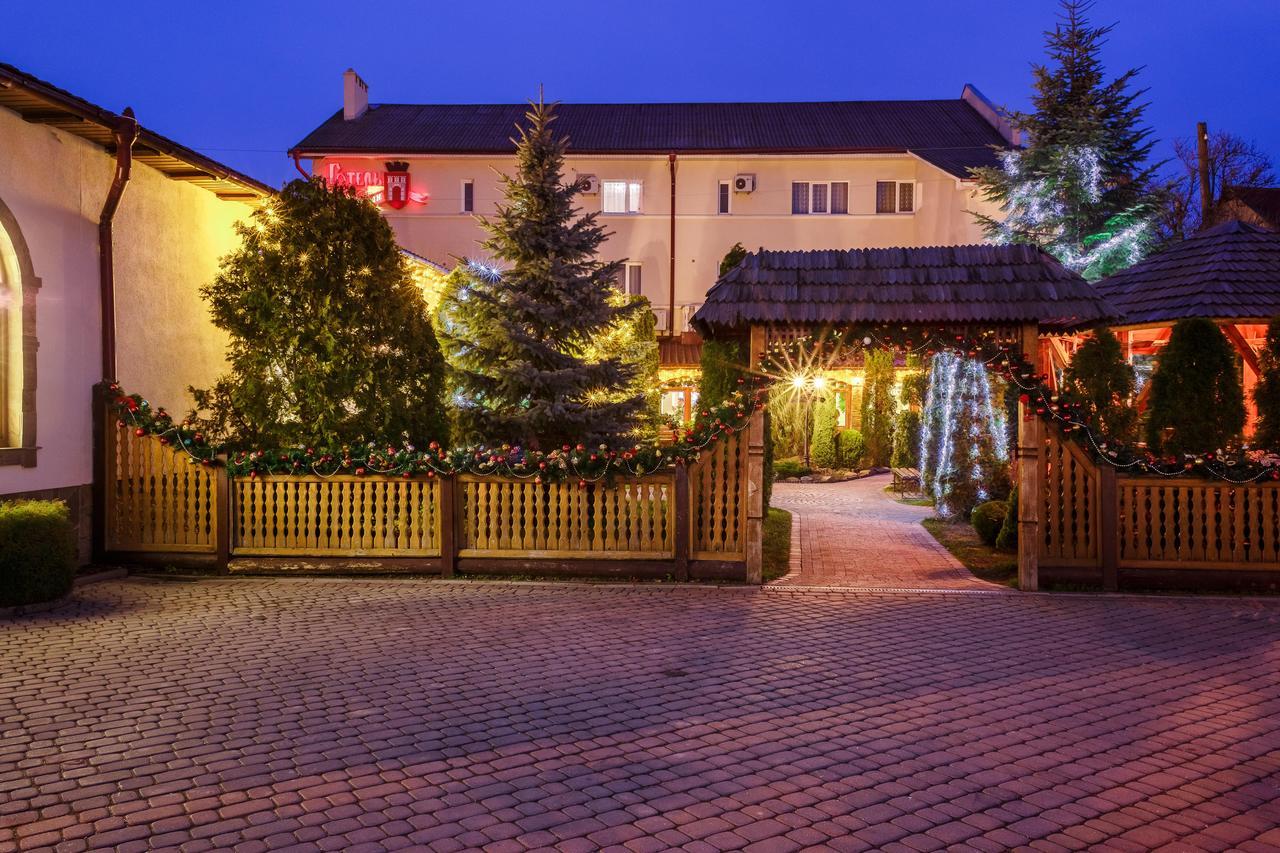 Stanislavskiy Dvir Hotel Ivano-Frankivsk Exterior photo